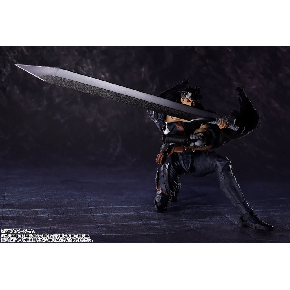Figura de Guts con Armadura Berserker, espada y capa negra - 6