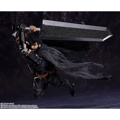 Figura de Guts con Armadura Berserker, espada y capa negra - 8