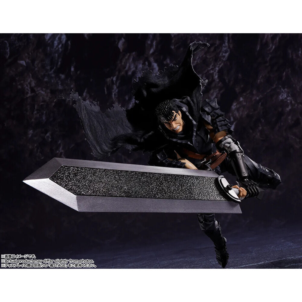 Figura de Guts con Armadura Berserker, espada y capa negra - 9