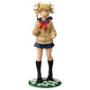 Figura Ichibansho de Himiko Toga con uniforme escolar y base floral