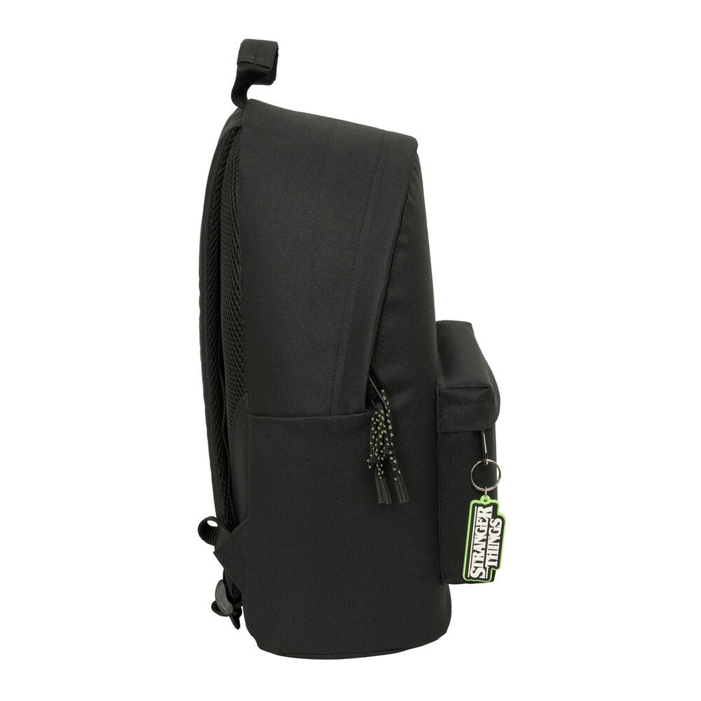 Mochila negra Stranger Things SAFTA con bolsillo delantero y detalles verdes - 4