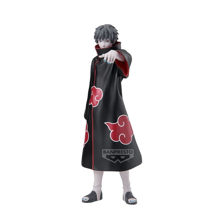 Figura de Sasori de Naruto Shippuden con manto negro y nubes rojas