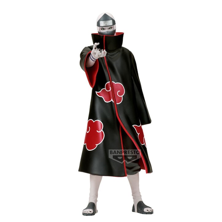 Figura de Kakuzu de Naruto Shippuden con capa negra y nubes rojas