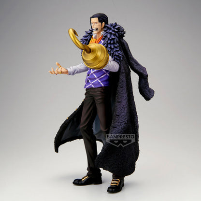 Figura de Crocodile de One Piece con abrigo oscuro y garfio - 3