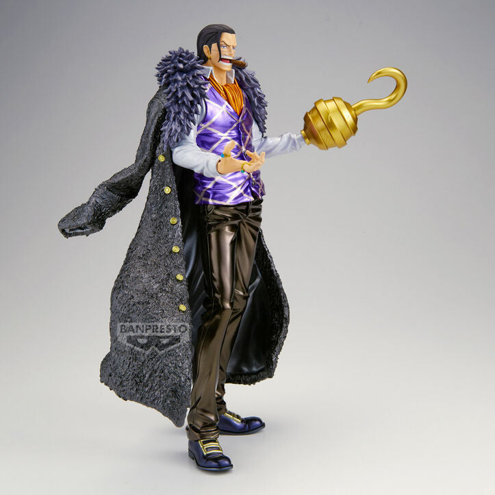 Figura de Crocodile de One Piece con abrigo negro y gancho dorado - 3