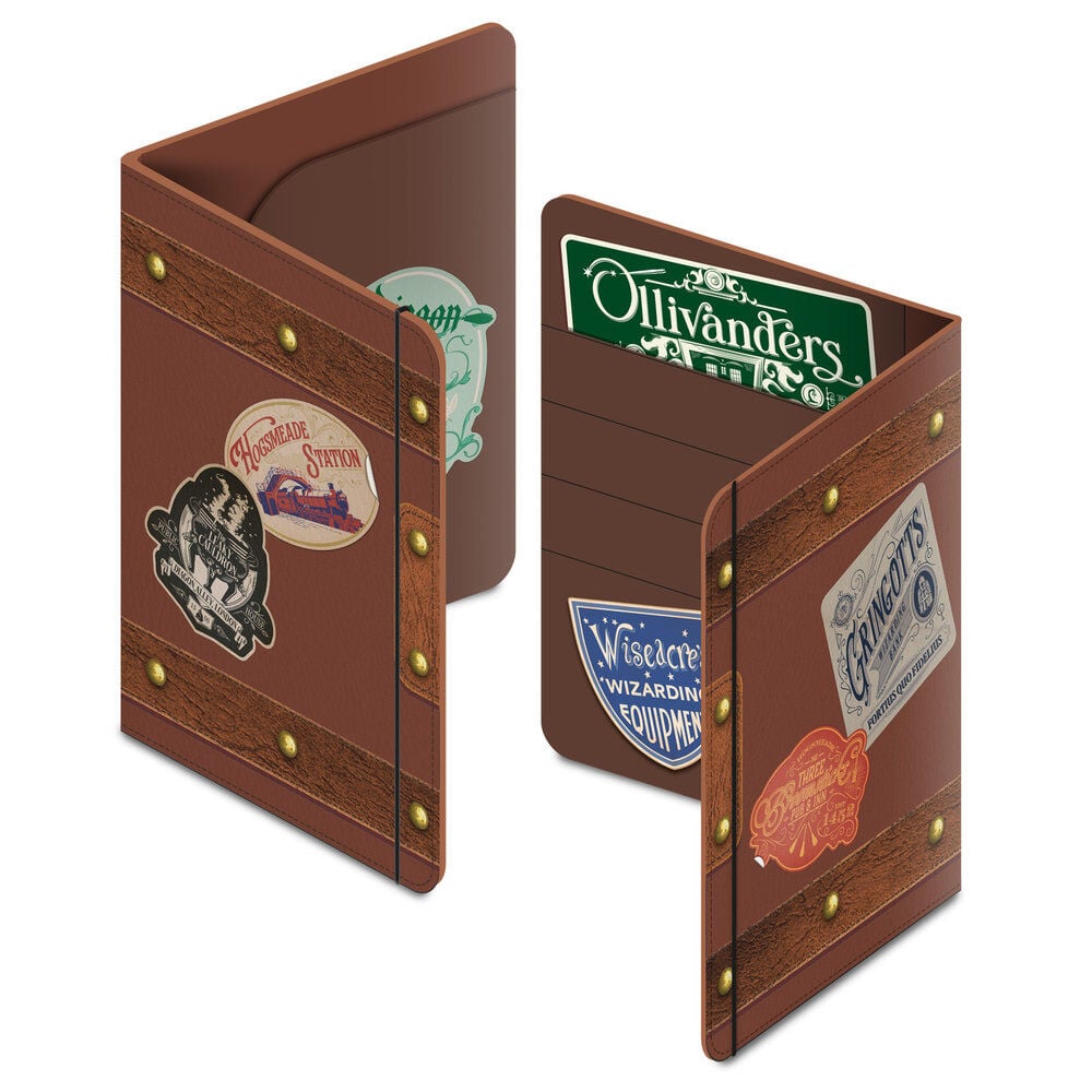 Portapasaportes Harry Potter marrón con diseño de maleta y distintivos mágicos