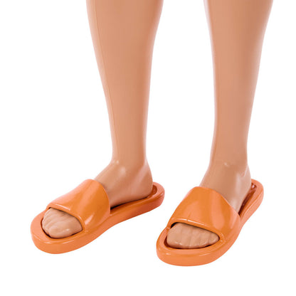 Muñeco Ken Barbie con camisa a rayas amarillas y blancas y pantalón corto naranja - 4