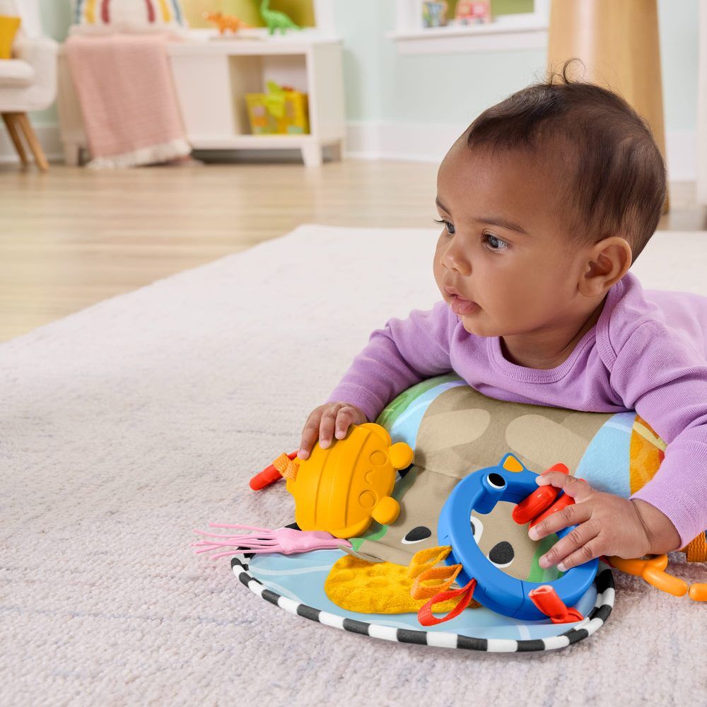 Cojín Fisher-Price para jugar bocabajo con osito y juguetes colgantes - 5