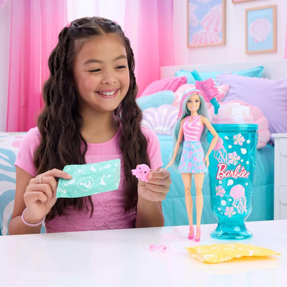 Muñeca Barbie Pop Reveal Granizado de Mar con copa azul y accesorios - 5