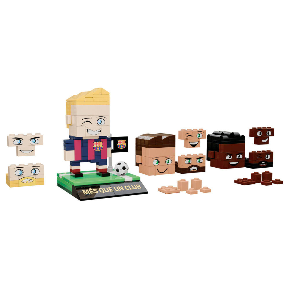 Jugador del FC Barcelona construido con bloques NEKO y accesorios
