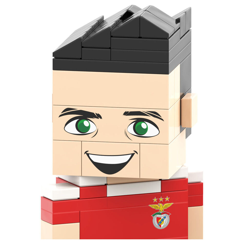 Jugador del Benfica construido con bloques NEKO sobre una base verde - 4
