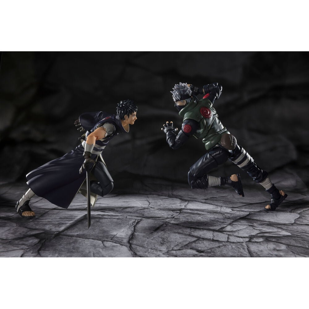 Figura de Obito Uchiha S.H.Figuarts en escena de combate