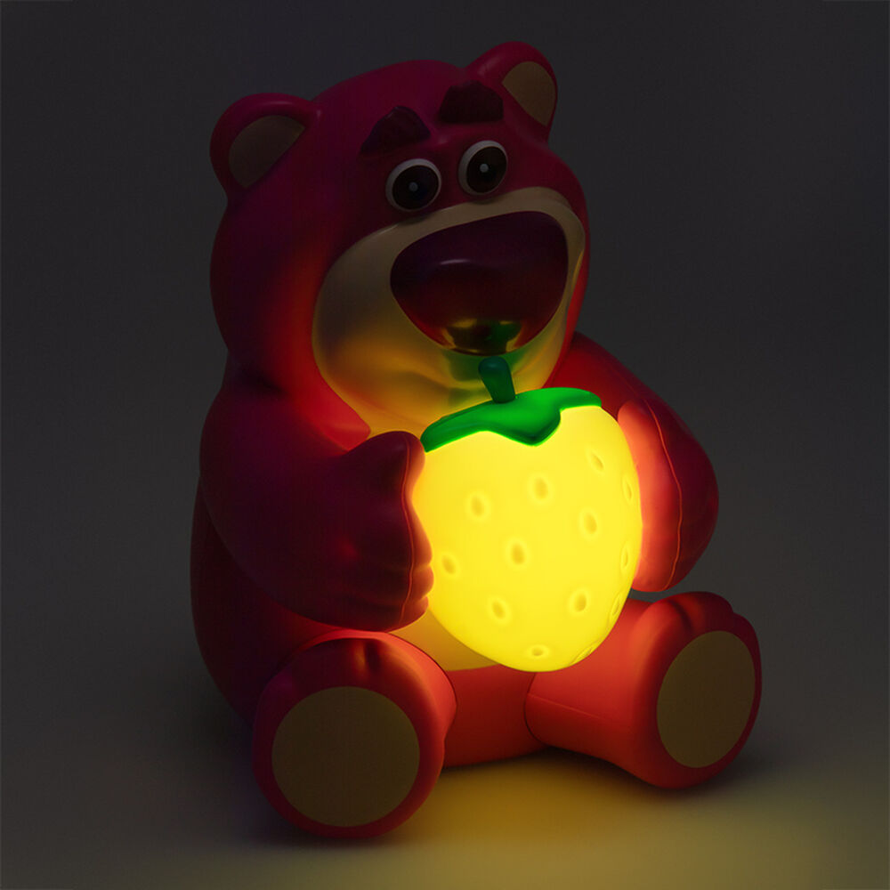 Lámpara quitamiedos de Lotso de Toy Story abrazando una fresa - 4