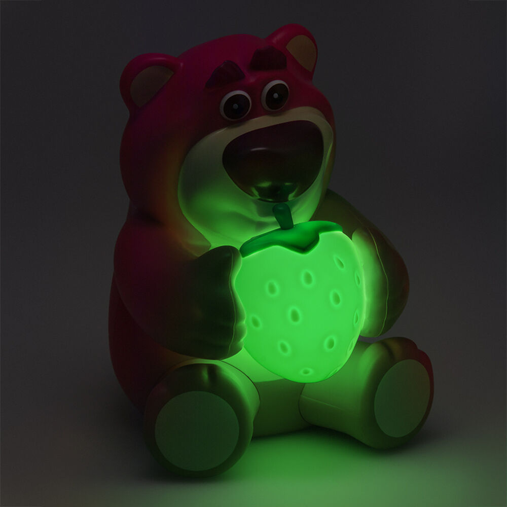 Lámpara quitamiedos de Lotso de Toy Story abrazando una fresa - 5