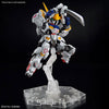 Maqueta MGSD Gundam Barbatos blanca con detalles azules y amarillos