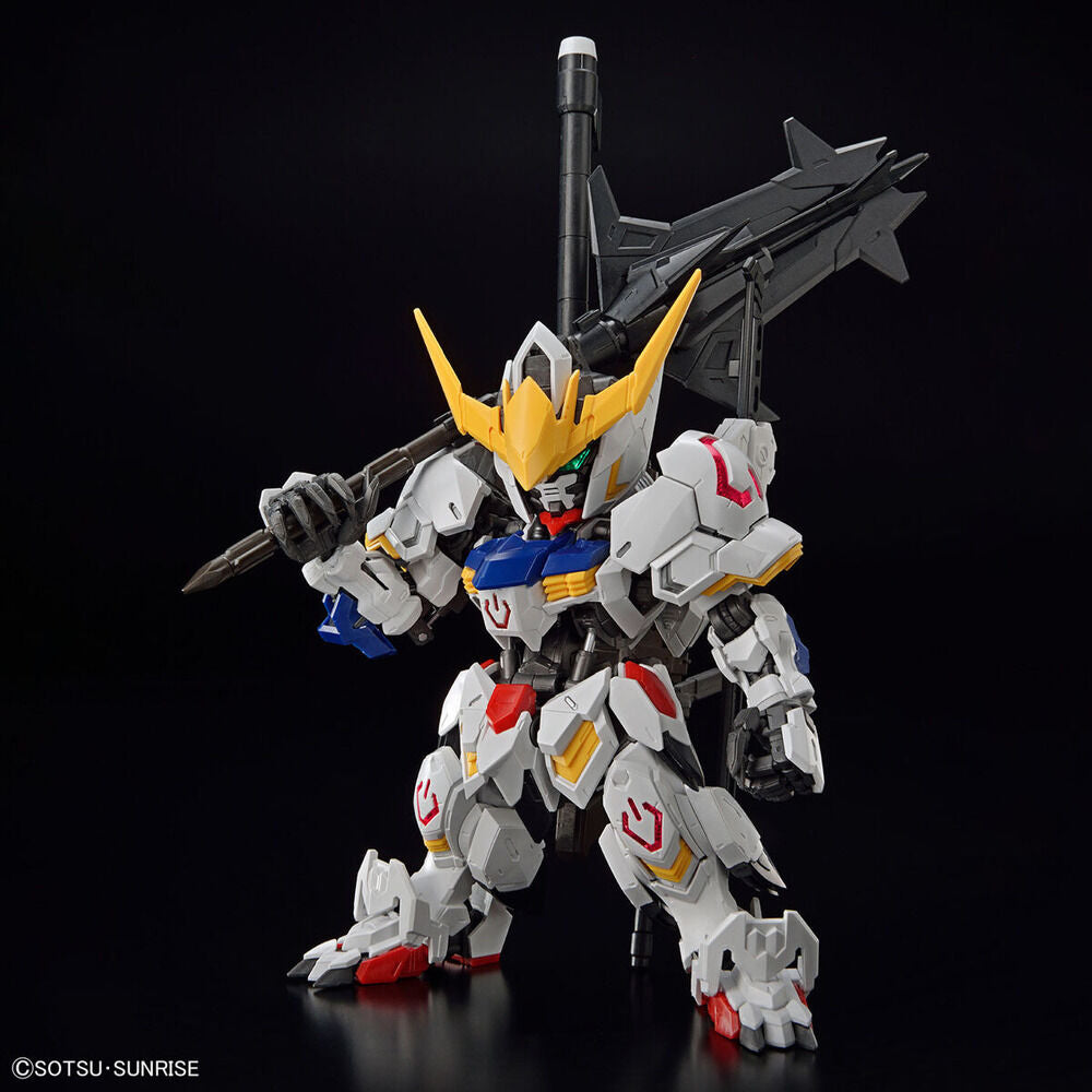 Maqueta MGSD Gundam Barbatos blanca con detalles azules y amarillos - 9