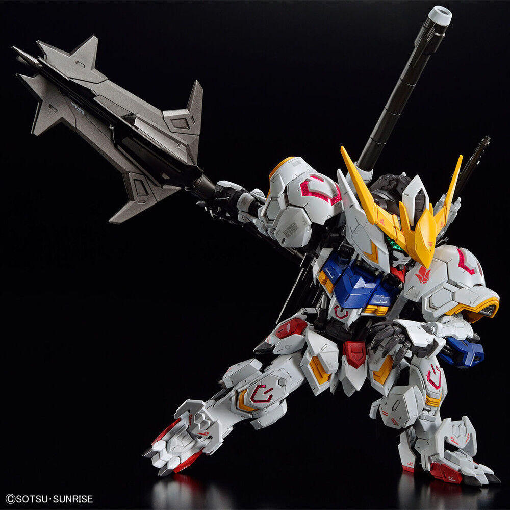 Maqueta MGSD Gundam Barbatos blanca con detalles azules y amarillos - 10