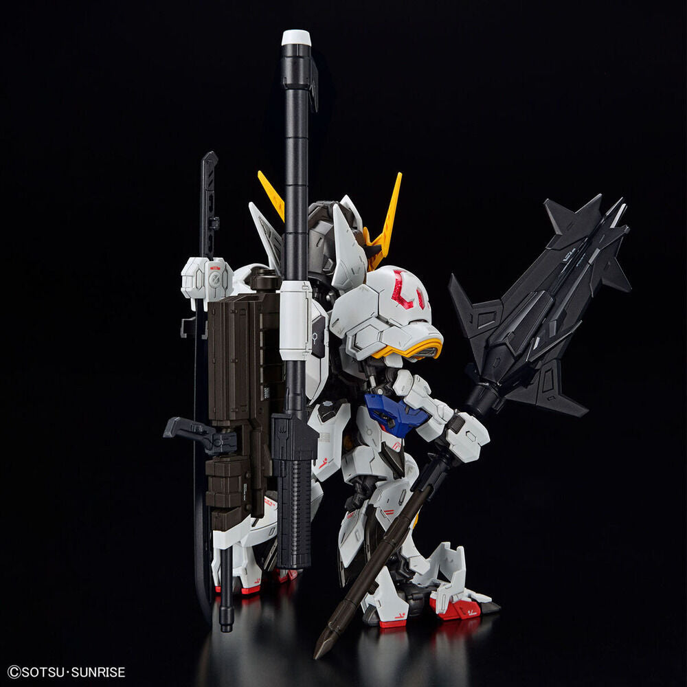 Maqueta MGSD Gundam Barbatos blanca con detalles azules y amarillos - 11