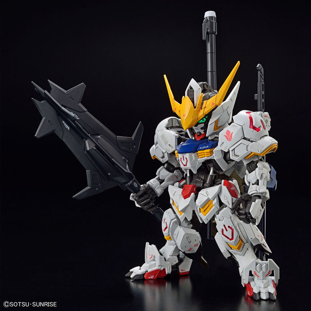 Maqueta MGSD Gundam Barbatos blanca con detalles azules y amarillos - 12