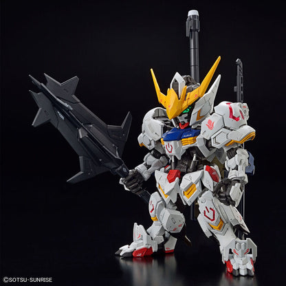 Maqueta MGSD Gundam Barbatos blanca con detalles azules y amarillos - 12