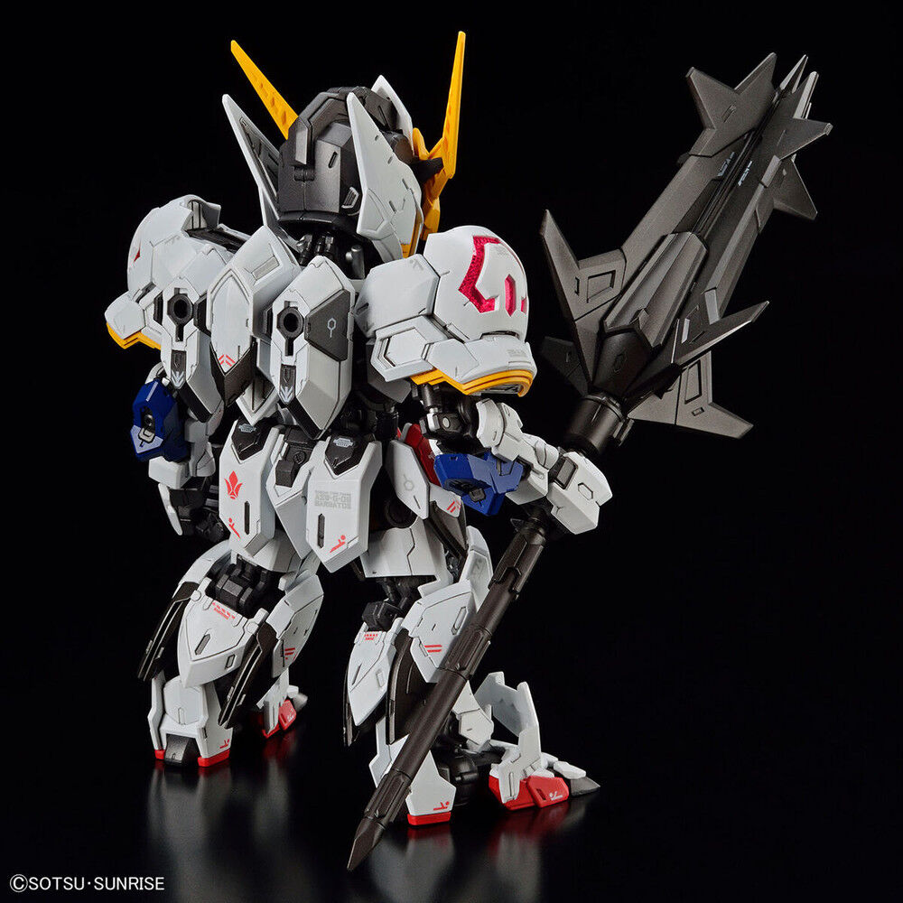 Maqueta MGSD Gundam Barbatos blanca con detalles azules y amarillos - 13