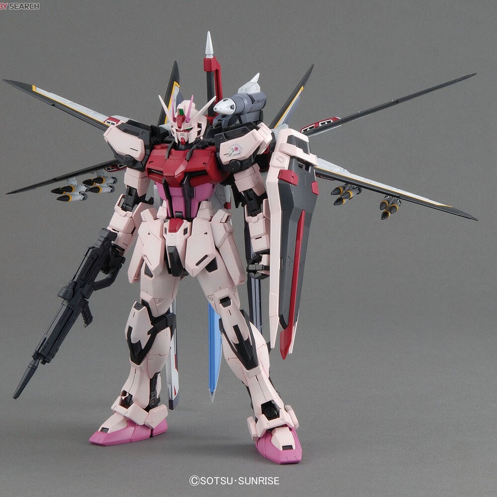 Maqueta MG 1/100 MBF-02 Strike Rouge Ootori rosa y blanca