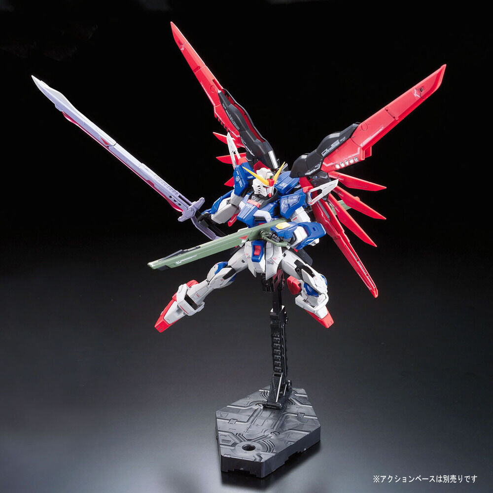 Maqueta RG 1/144 Destiny Gundam de BANDAI HOBBY en rojo, blanco y azul - 2