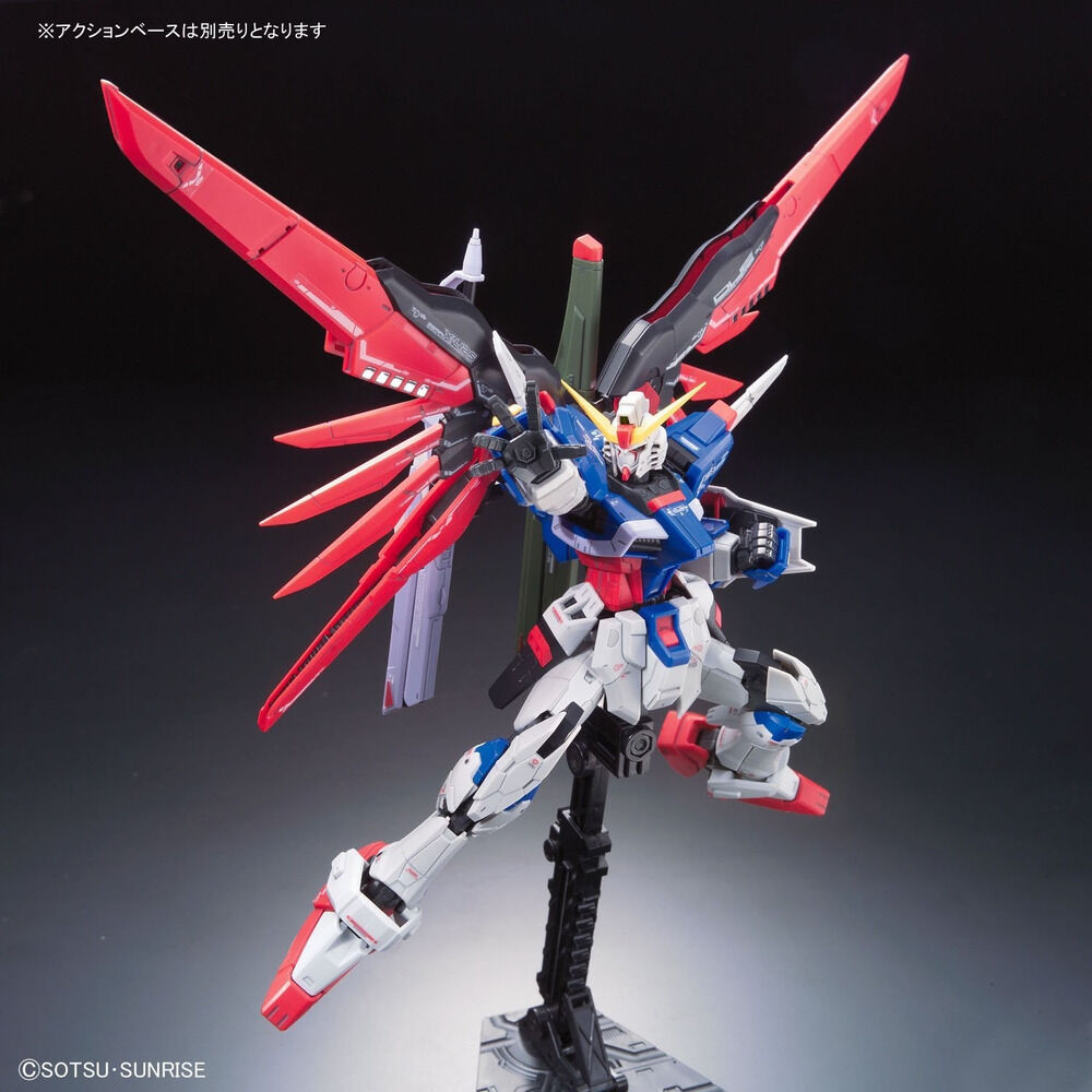 Maqueta RG 1/144 Destiny Gundam de BANDAI HOBBY en rojo, blanco y azul - 3