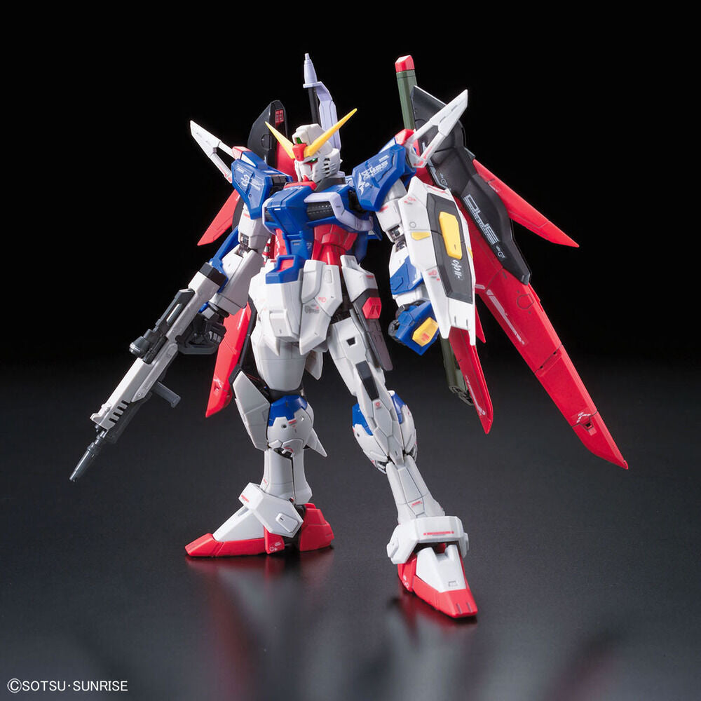 Maqueta RG 1/144 Destiny Gundam de BANDAI HOBBY en rojo, blanco y azul - 9