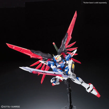 Maqueta RG 1/144 Destiny Gundam de BANDAI HOBBY en rojo, blanco y azul - 11
