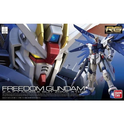 Maqueta RG 1/144 Freedom Gundam de BANDAI HOBBY en blanco, azul y rojo - 4