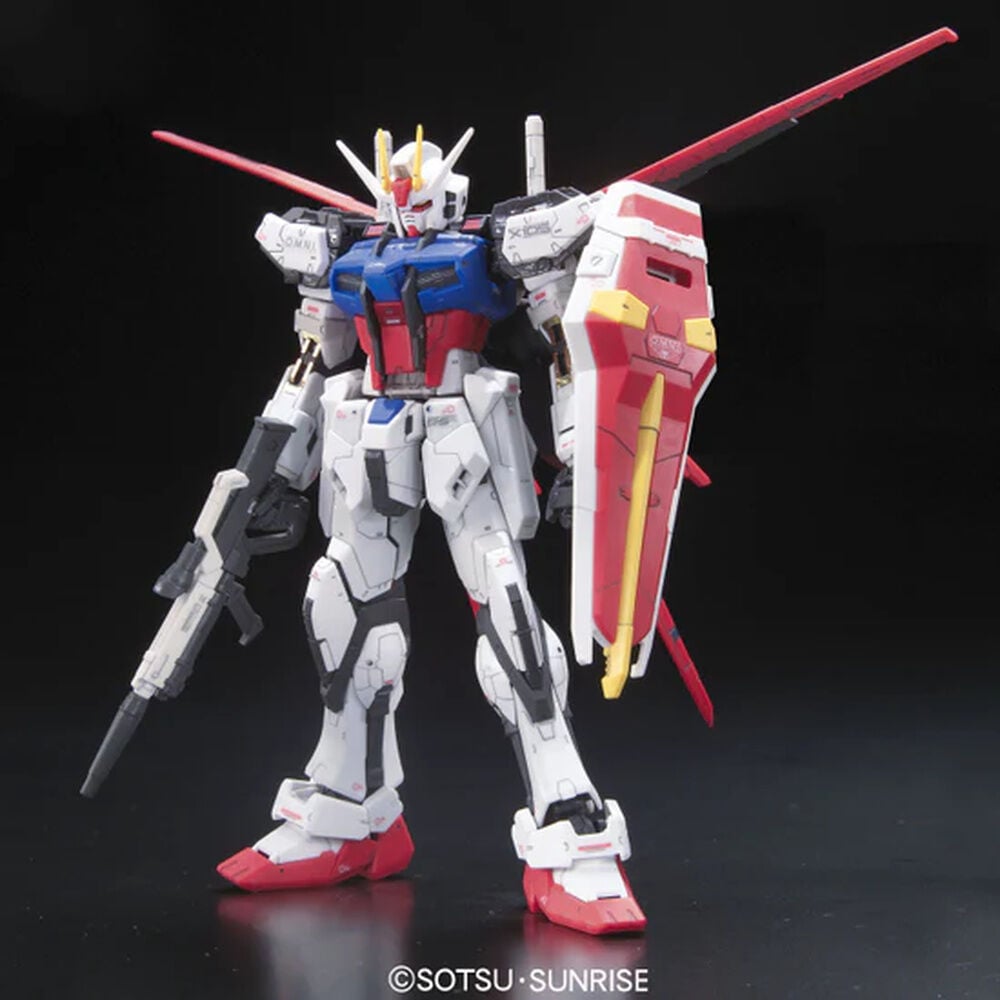 Maqueta RG 1/144 Aile Strike Gundam de BANDAI HOBBY con rifle y escudo