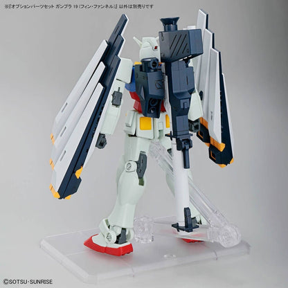 Set BANDAI Gunpla 19 Fin Funnel montado en una maqueta 1/144