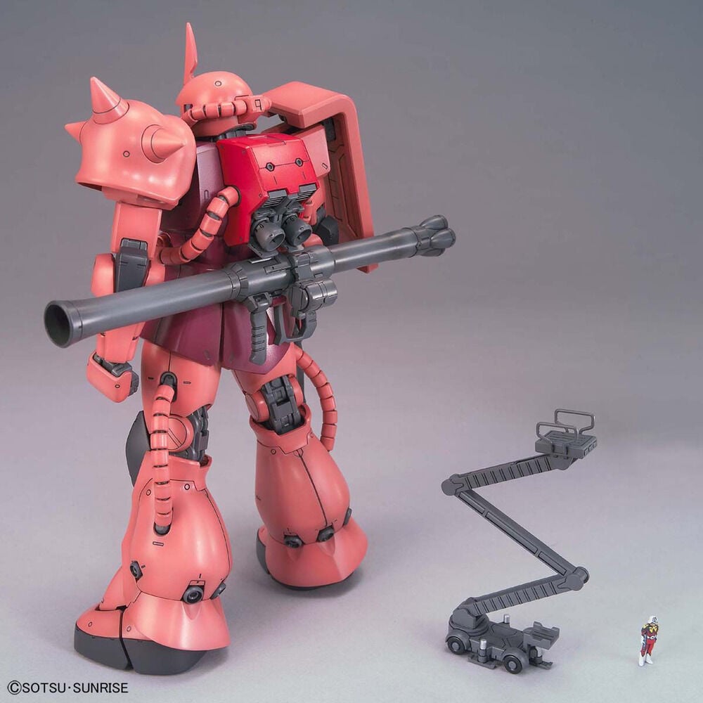 Maqueta MG 1/100 Zaku II de Char Aznable en tonos rojos con cañón largo