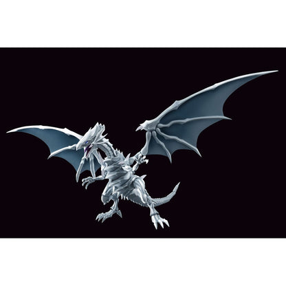 Maqueta Figure-rise Standard Amplified Blue-Eyes White Dragon de Yu-Gi-Oh! con alas extendidas