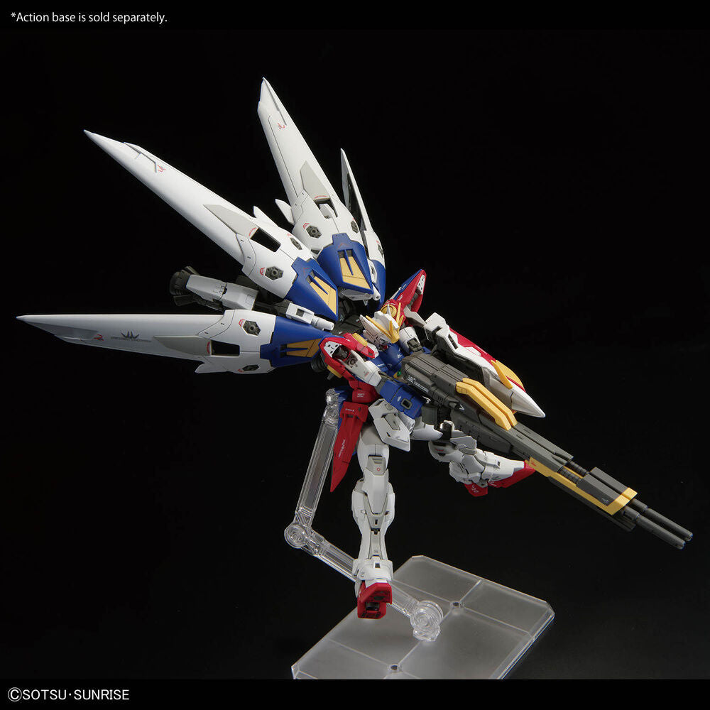 Maqueta RG 1/144 Wing Gundam Zero blanca, azul y roja con grandes alas - 2
