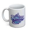 Taza blanca Huntrix de Kpop Demon Hunters con diseño azul y morado