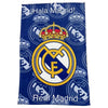 Manta coralina azul del Real Madrid con escudo, coronas y texto «¡Hala Madrid!»