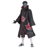 Figura de Madara Uchiha como Tobi con máscara y capa de nubes rojas