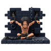 Figura de Portgas D. Ace encadenado frente a un muro de Impel Down