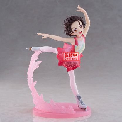 Figura de Inori Yuitsuka de BANPRESTO patinando sobre una base rosa - 2