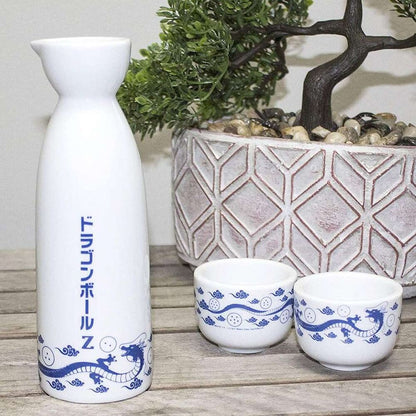Set de sake Dragon Ball con jarra y dos vasos de cerámica blancos y azules - 4