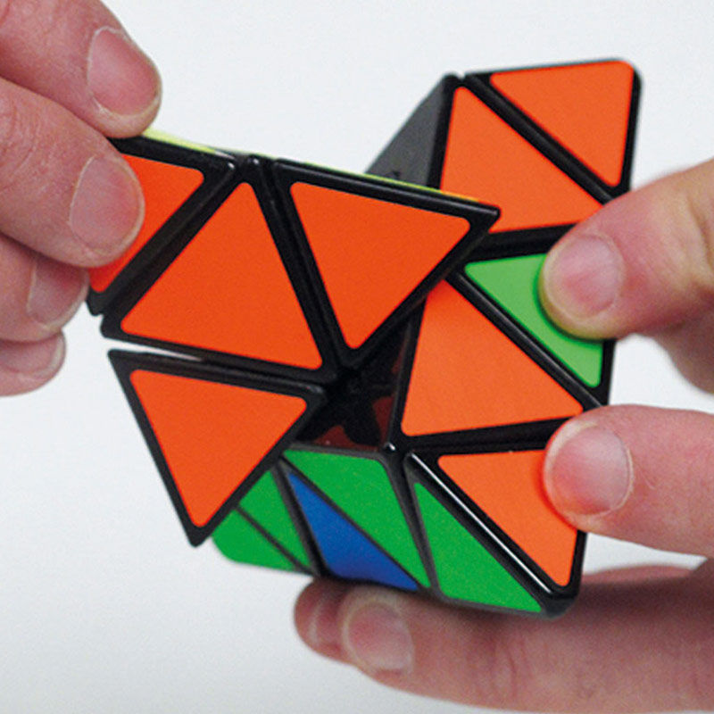 Pyraminx piramidal de colores Recent Toys en su caja - 3